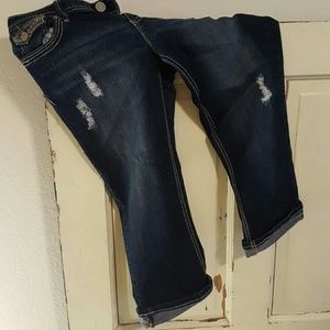 Distressed capris jeans