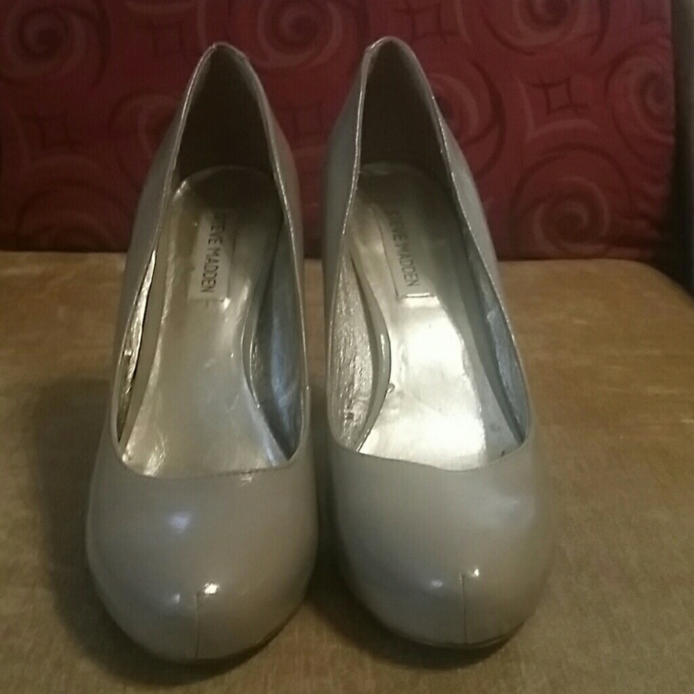 Steve Madden Gorgeous pump shoes in tan