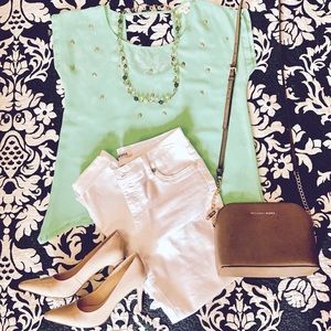 Aqua green top “Happy Spring” 🌼🌸