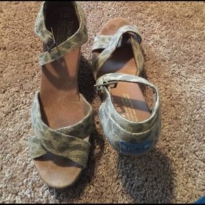 Toms Cheetah Wedge sandals 8.5