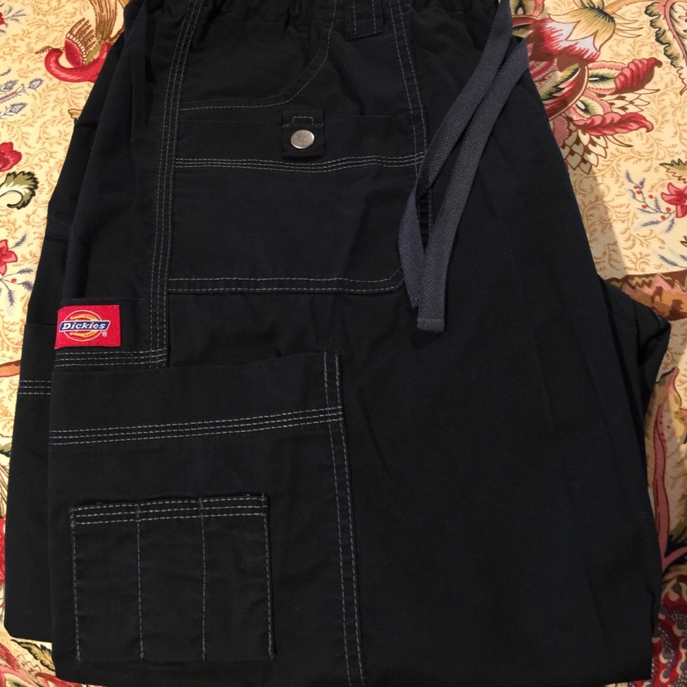 Dickies Cargo style scrub pant
