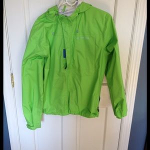 Vineyard vines lightweight rain jacket