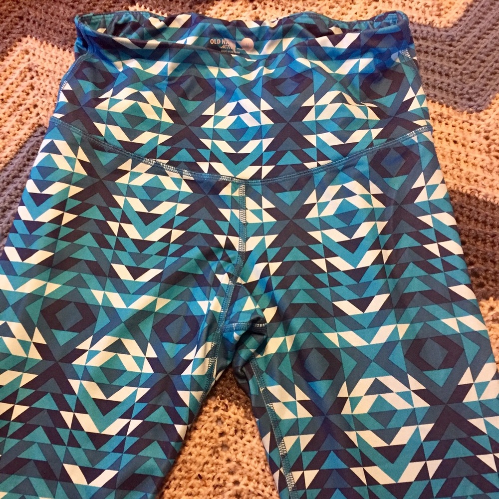 Old Navy Active Capri workout pants.