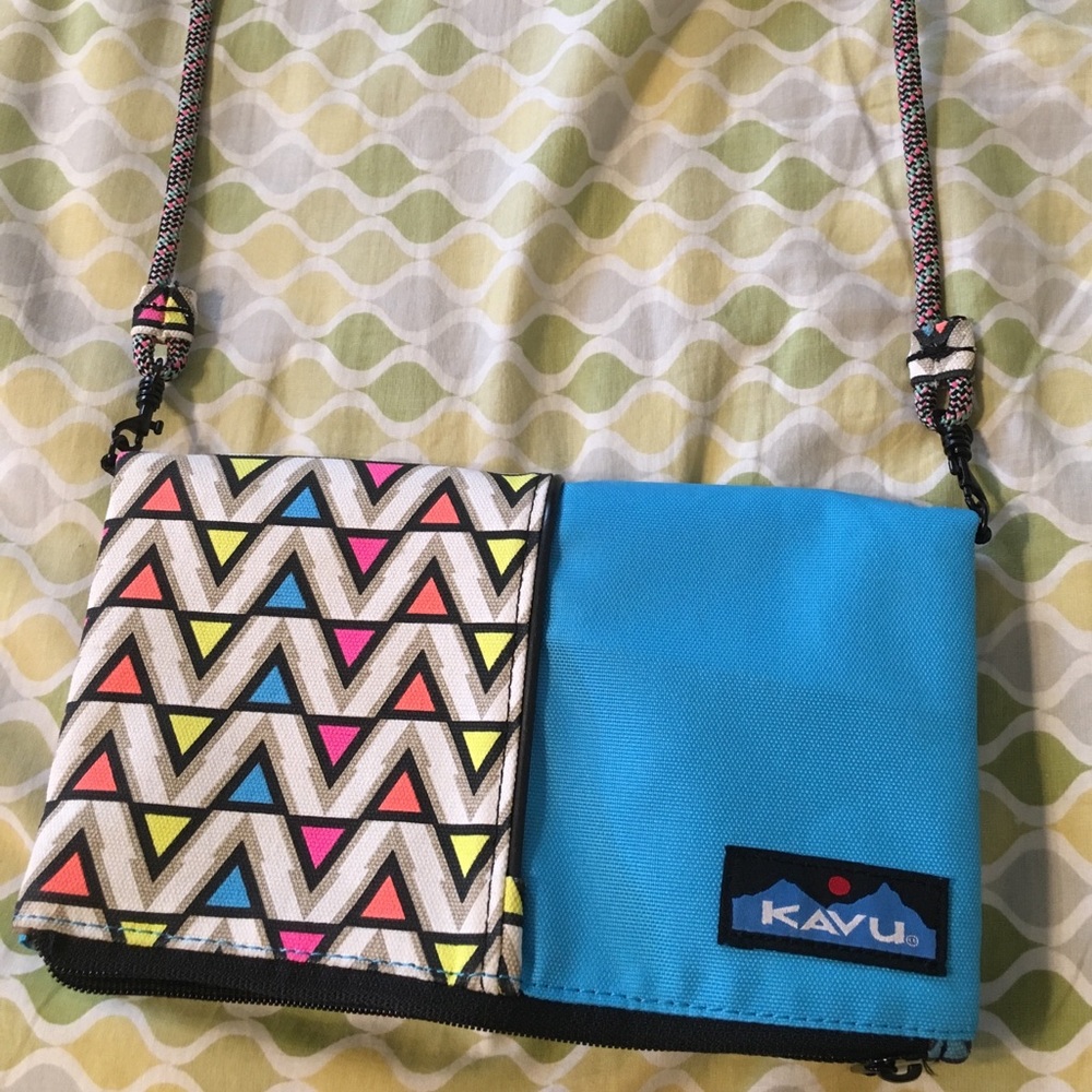 Kavu cross body bag excellent condition!!