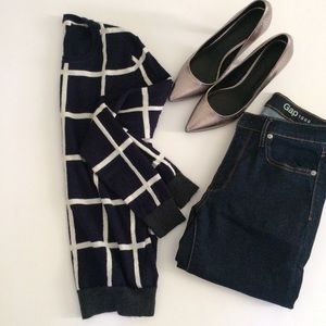 Gap Crew Neck sweater.