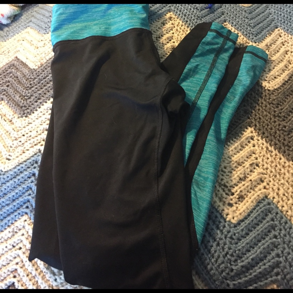 Reebok size small ankle length fitness leggings.