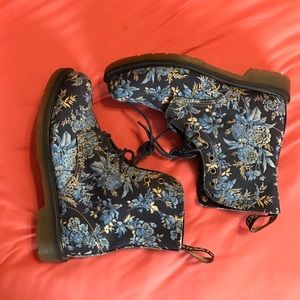 NEVER WORN Doc Marten Print Boots
