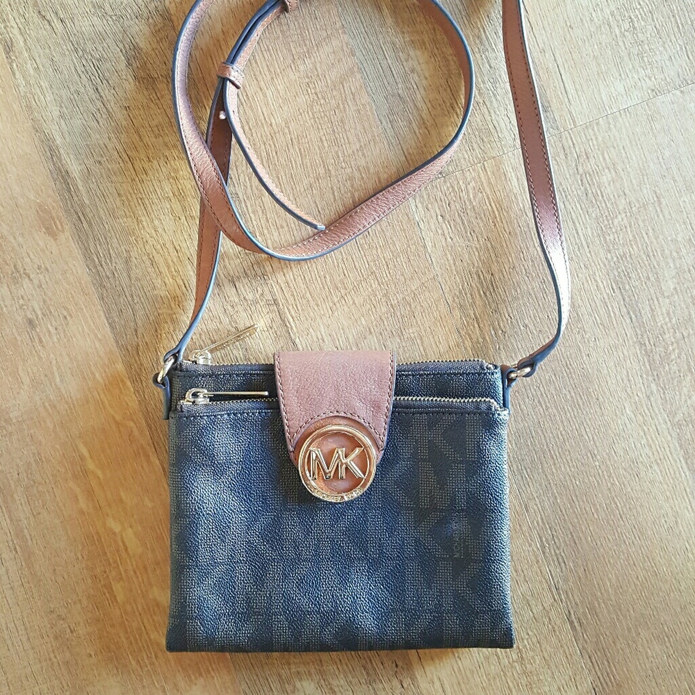 Michael kors crossbody