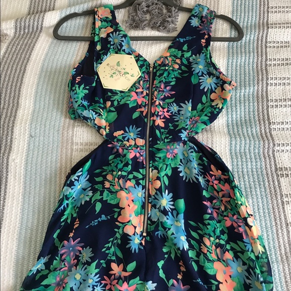 🌸 Floral Spring Dress 🌸 - Picture 3 of 3