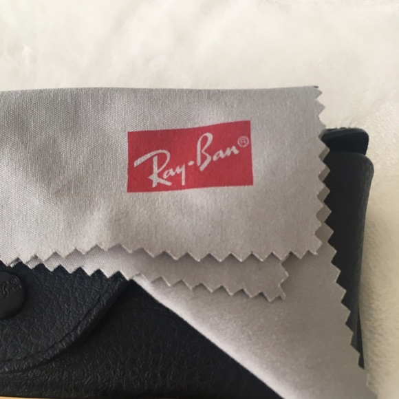 🚫SOLD🚫 Ray-Ban Aviator Classic Gold Sunglasses - Picture 2 of 2