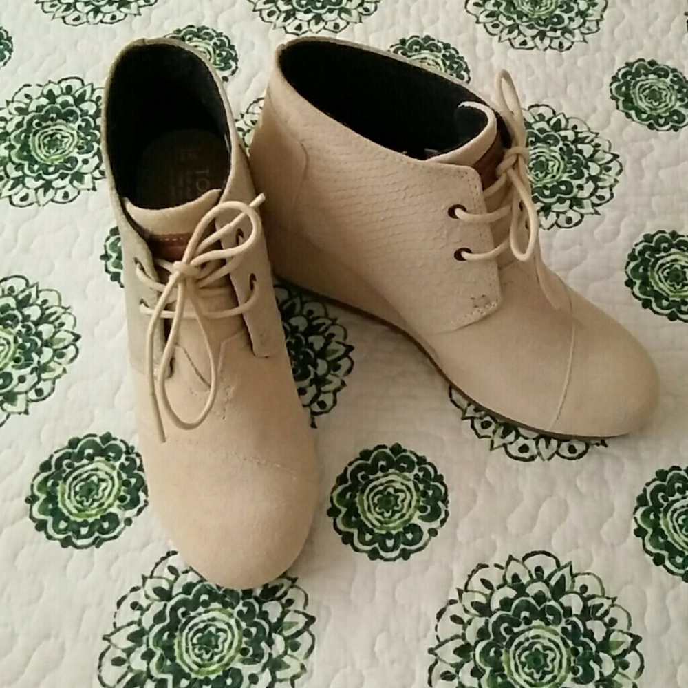 TOMS Desert Wedge- Never worn!