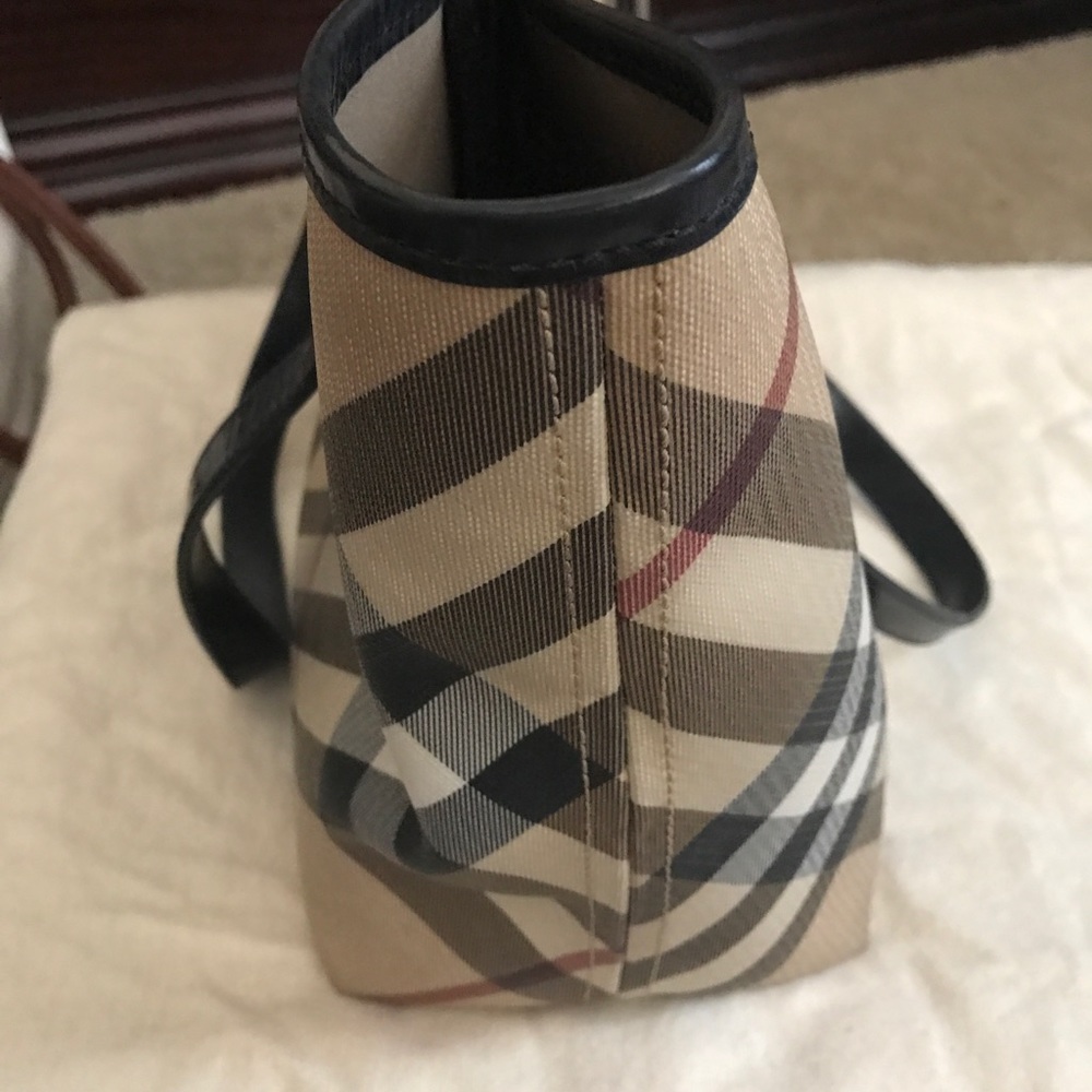 Burberry - Picture 7 of 8