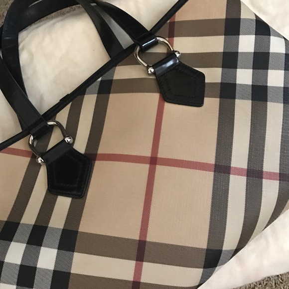 Burberry - Picture 8 of 8