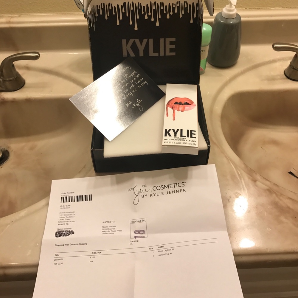 For Trade Only Apricot Lip Kit