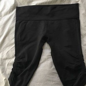 Lululemon dark grey capris.