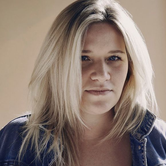 Meet your Posher, Elizabeth - Picture 1 of 1