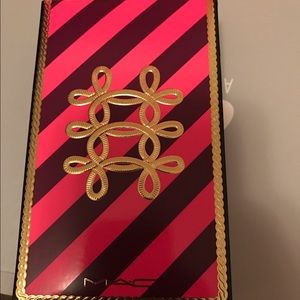Brand New MAC
Nutcracker Mini Essential Brush Kit