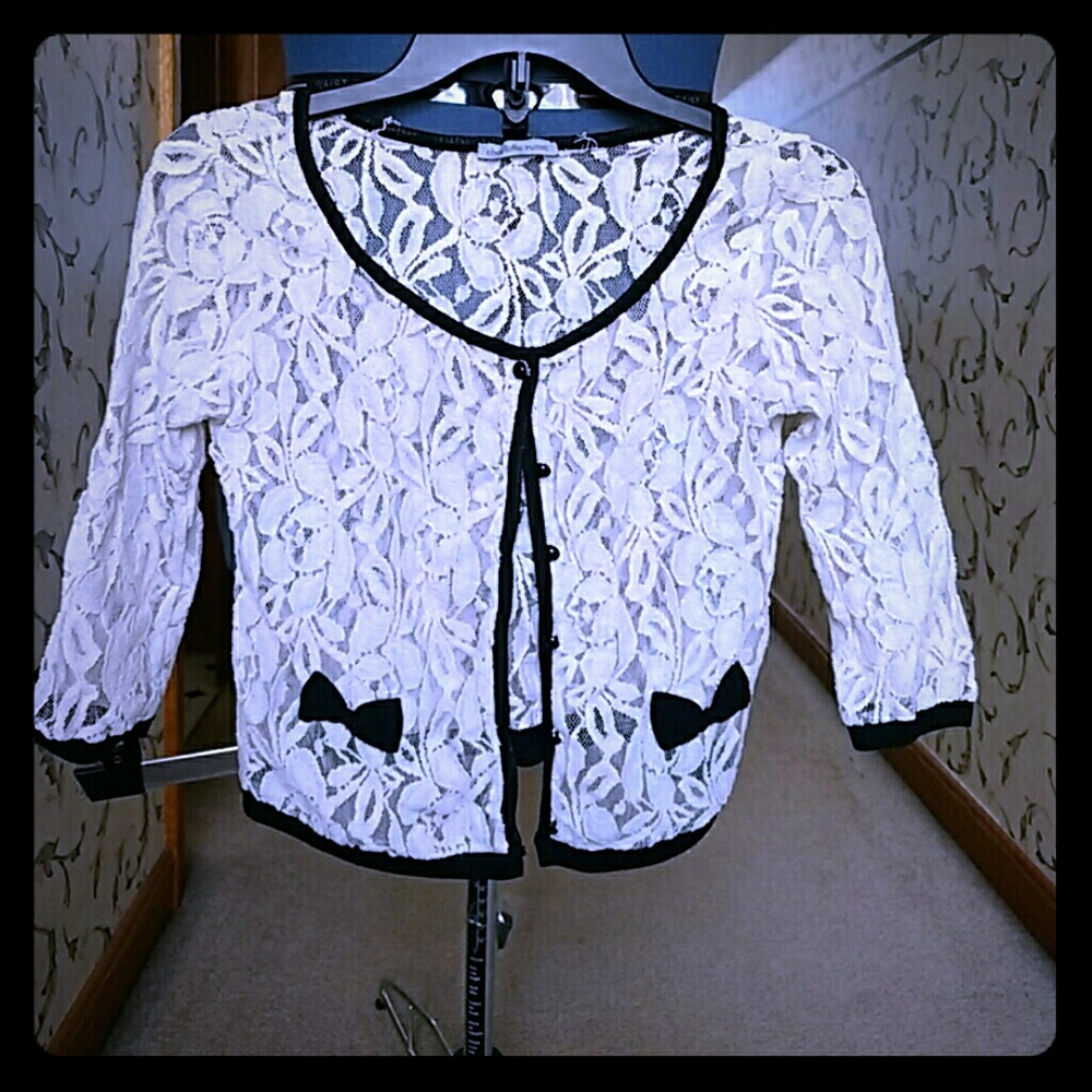 ADORABLE Lace Bowtie Cardigan!