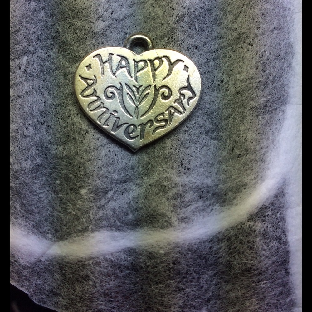 James Avery 🍾♥️ Anniversary charm