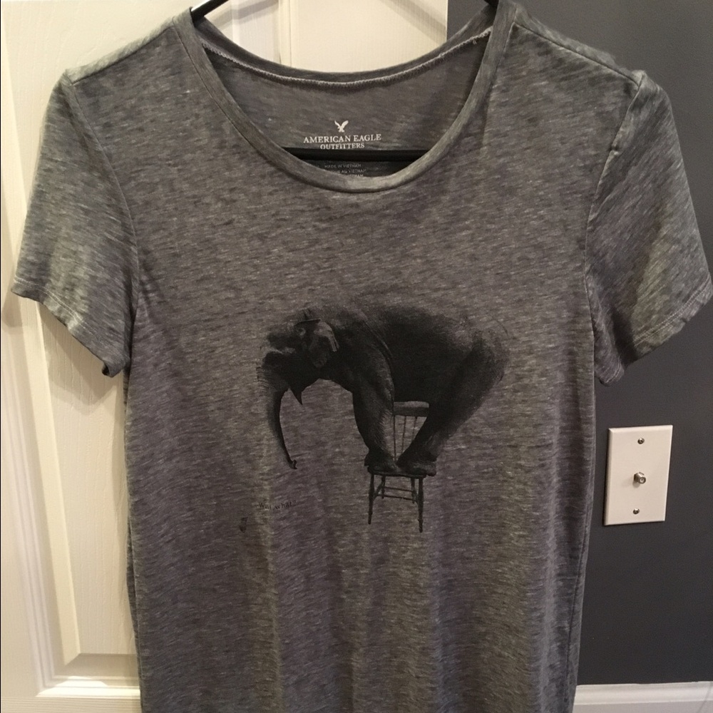 American Eagle elephant t-shirt