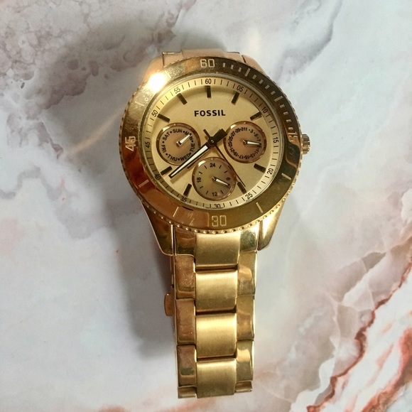 SOLD Rose Gold Fossil Watch - Picture 2 of 3
