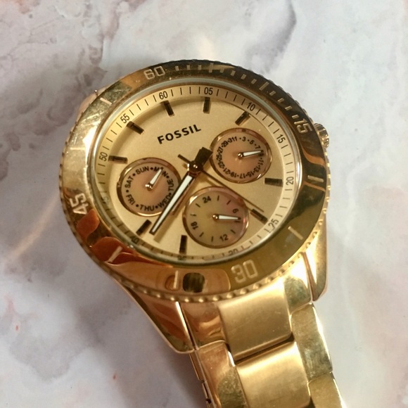 SOLD Rose Gold Fossil Watch - Picture 3 of 3