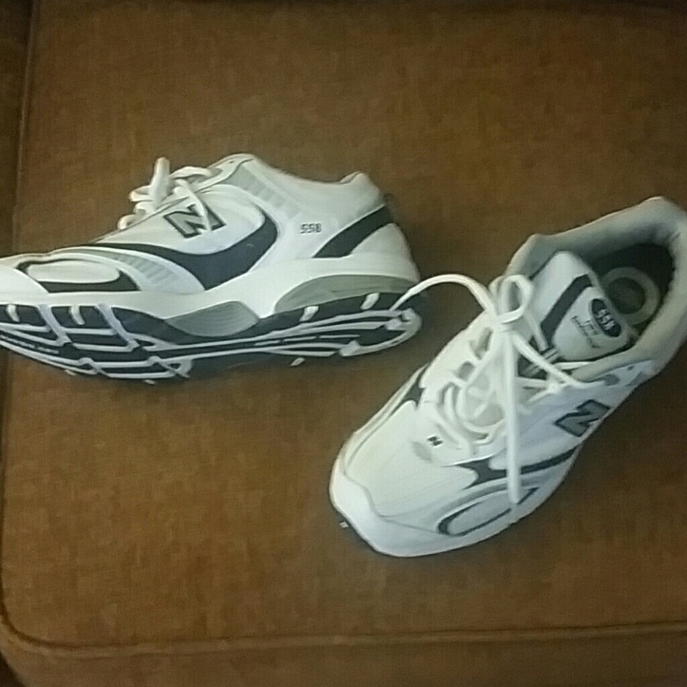 New Balance men's tennis shoes size 9.5