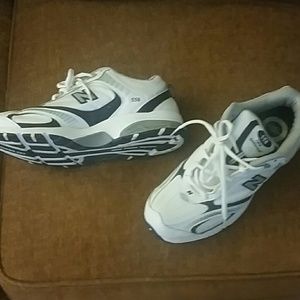 New Balance men's tennis shoes size 9.5