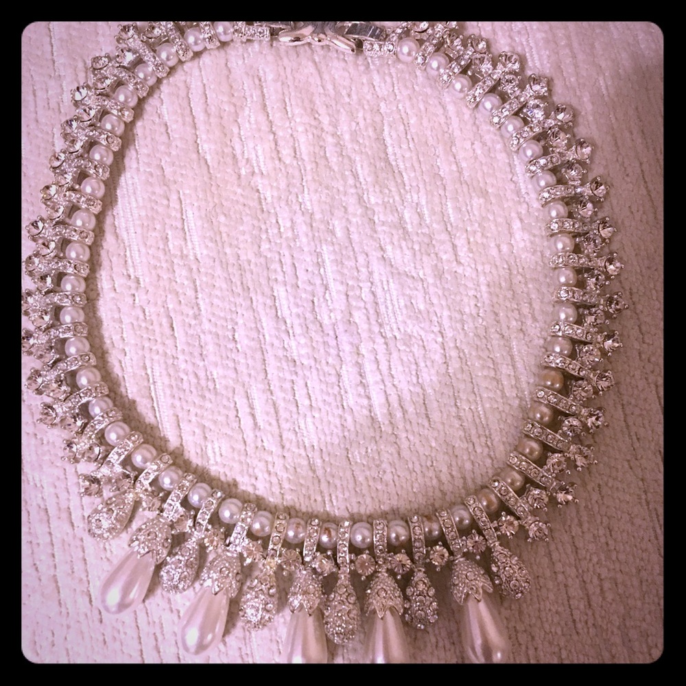 Costume pearl necklace