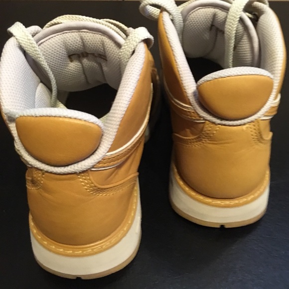 Nike Boots wheat color - Picture 2 of 3