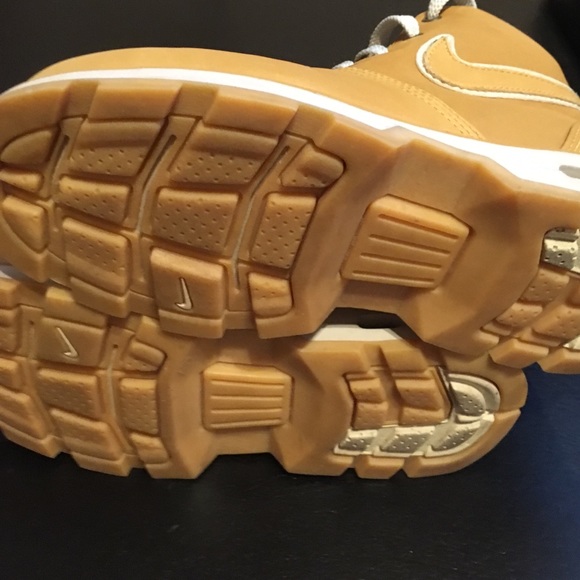 Nike Boots wheat color - Picture 3 of 3