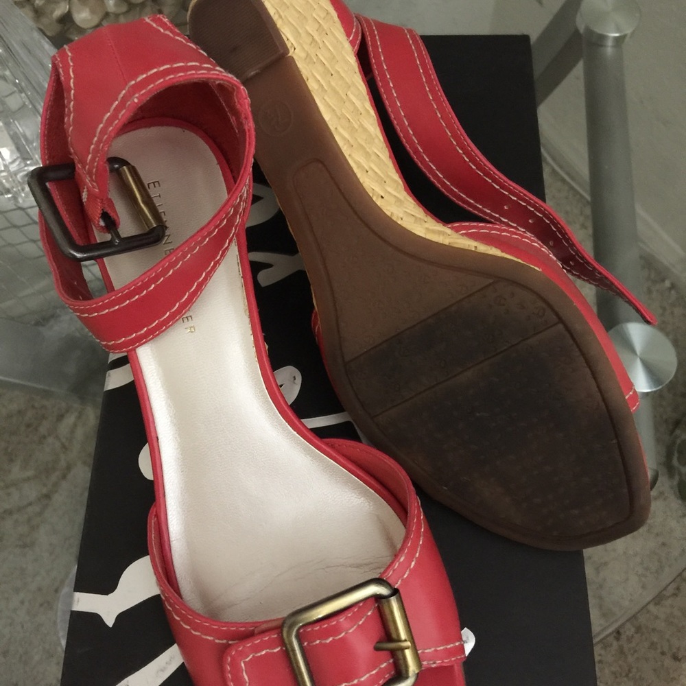 sandals - Picture 3 of 3