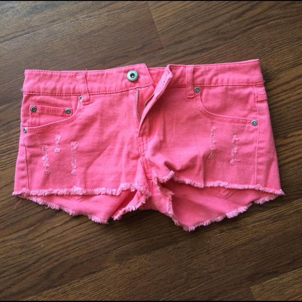 pink shorts