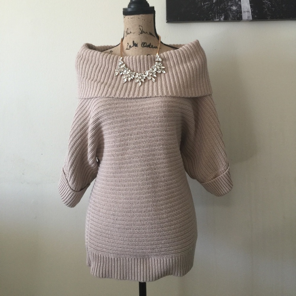 White House Black Market Cream Sweater Crowl Neck