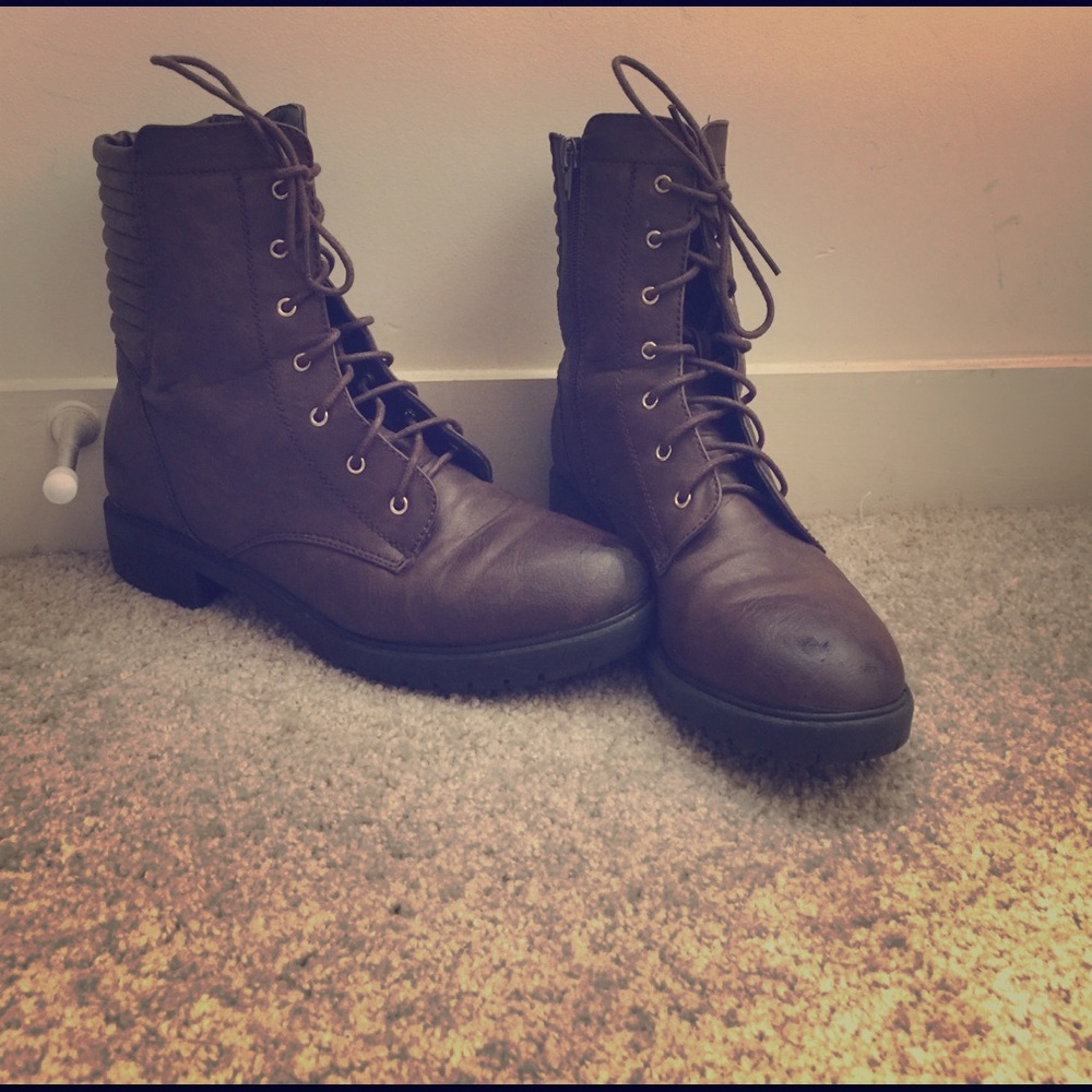 Combat boots