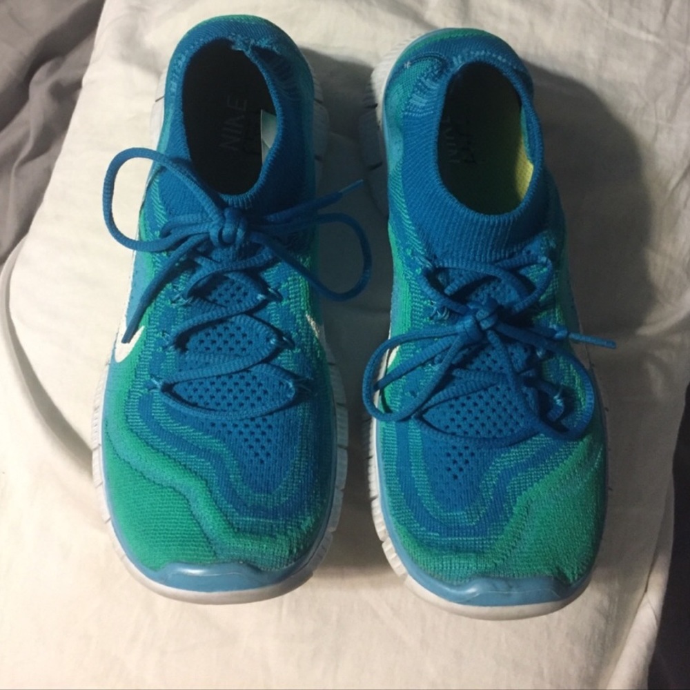 Nike - Picture 2 of 3