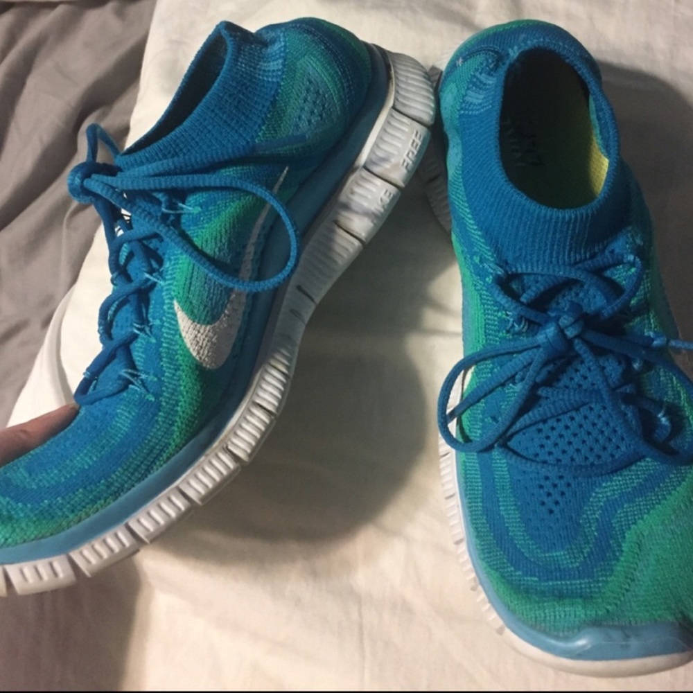 Nike - Picture 3 of 3