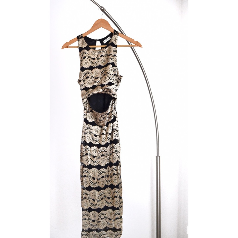 Lace layered dress. Black and Gold
