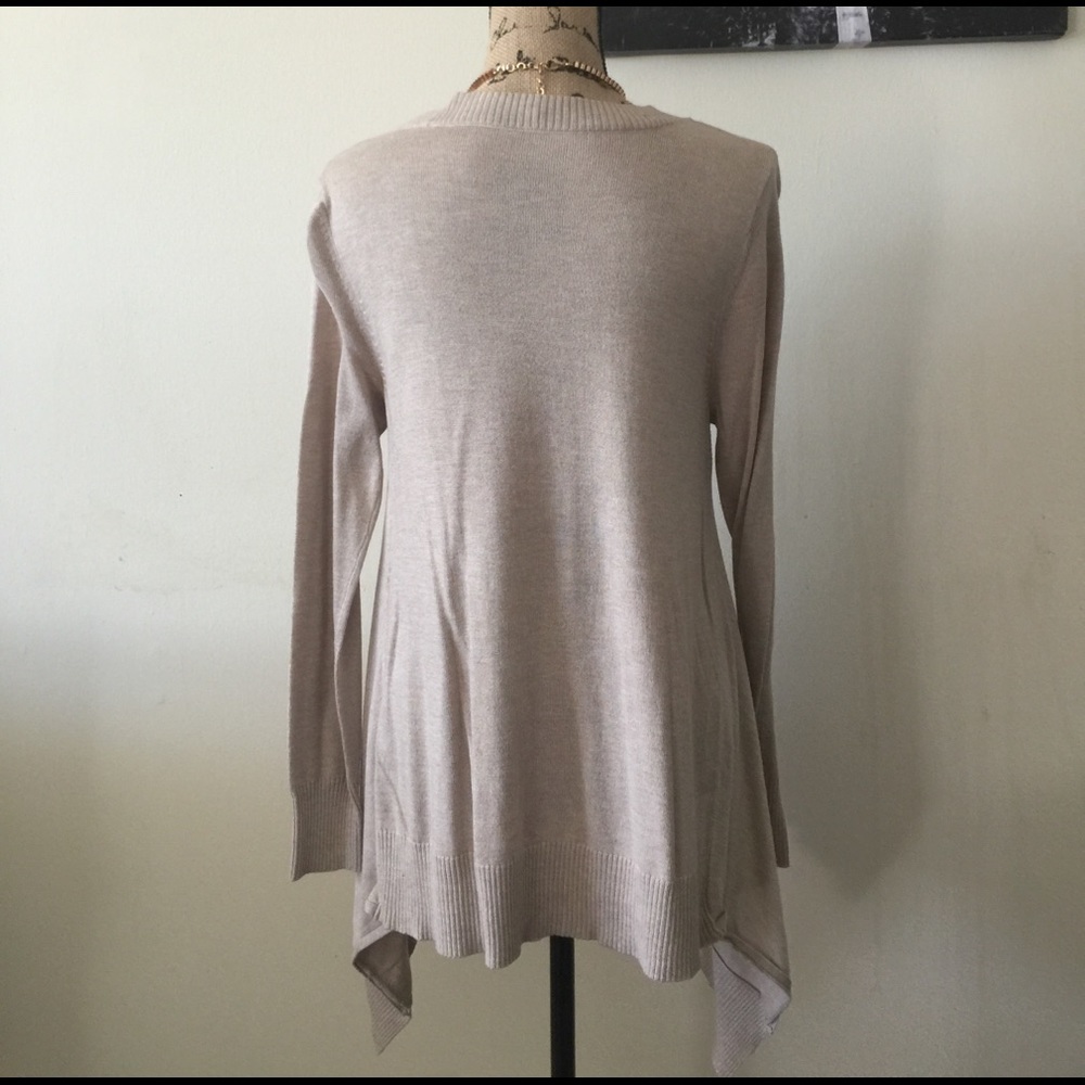 Tan Long Sleeve V-neck Top with Uneven Hem - Picture 2 of 2