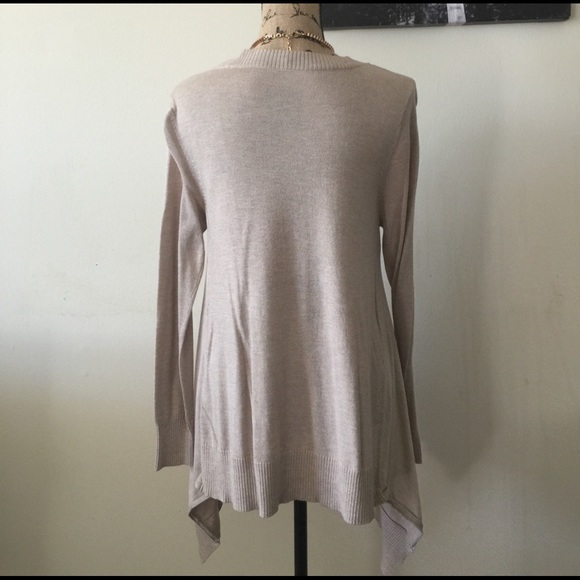 Tan Long Sleeve V-neck Top with Uneven Hem - Picture 2 of 2