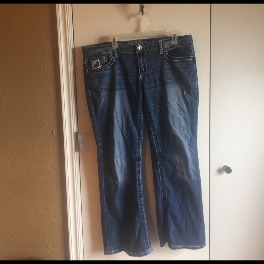 Maurices 15/16 short jeans