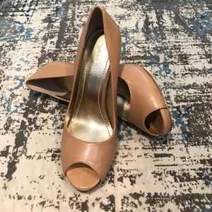 Nine West leather peep toe pump