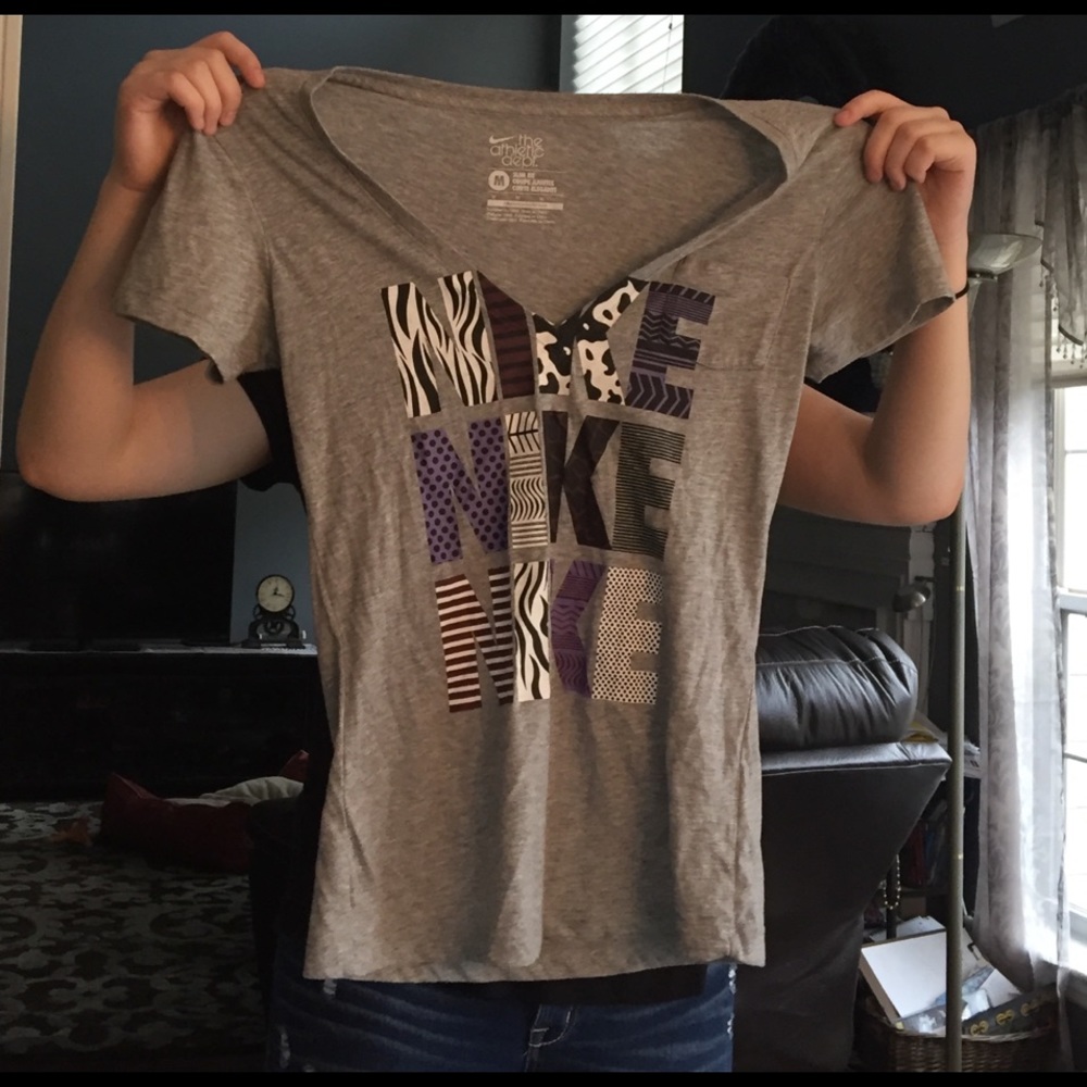 grey nike short sleeve shirt