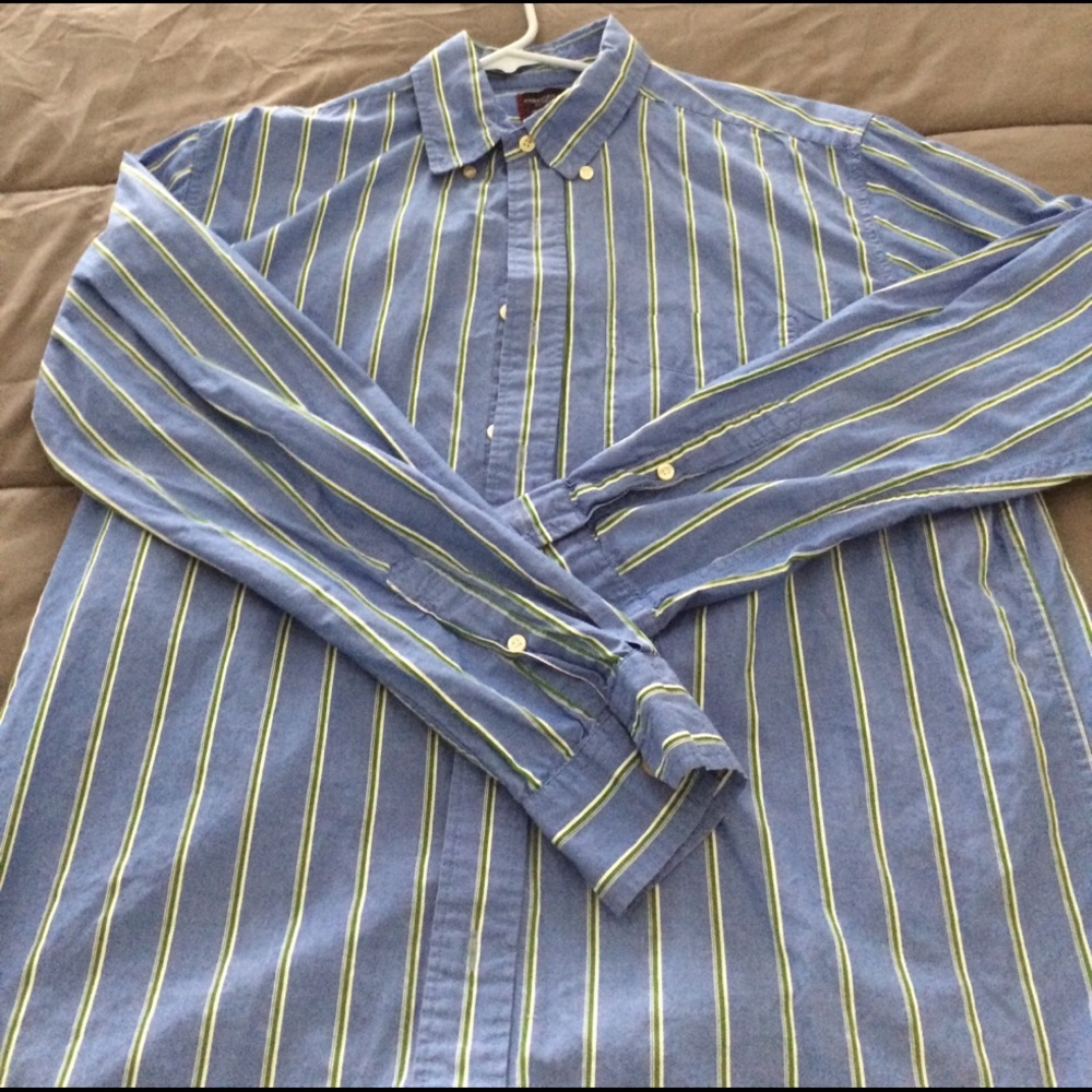 American Eagle Button Down