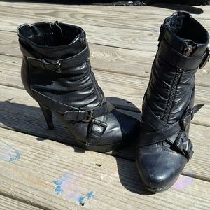 $5 Sale๐G by Guess black booties. 8.5
