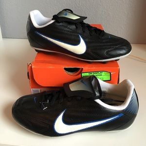 Nike soccer cleats size 4.5 youth jr Nike premier
