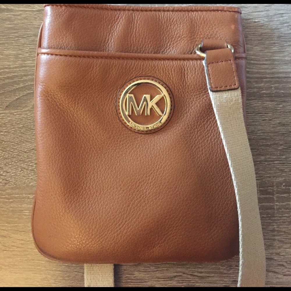 Michael Kors cross body purse