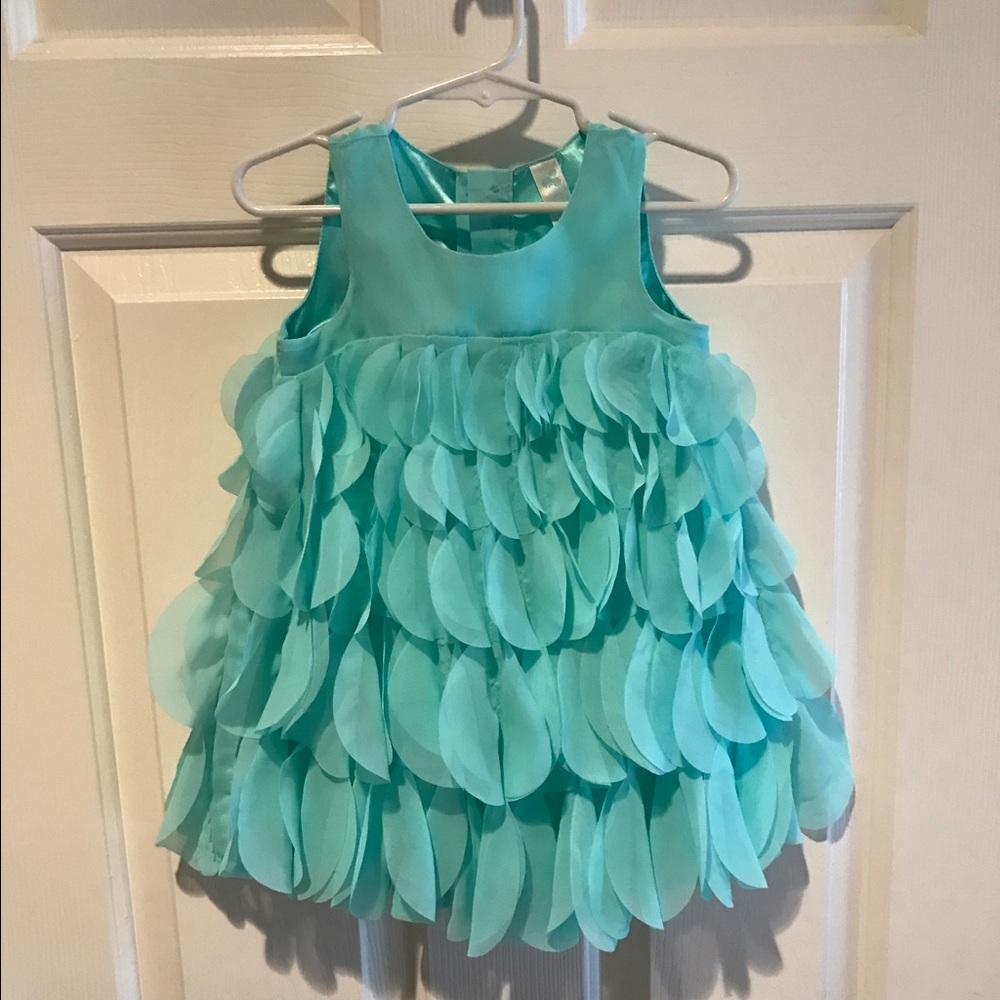 Girls scalloped dress