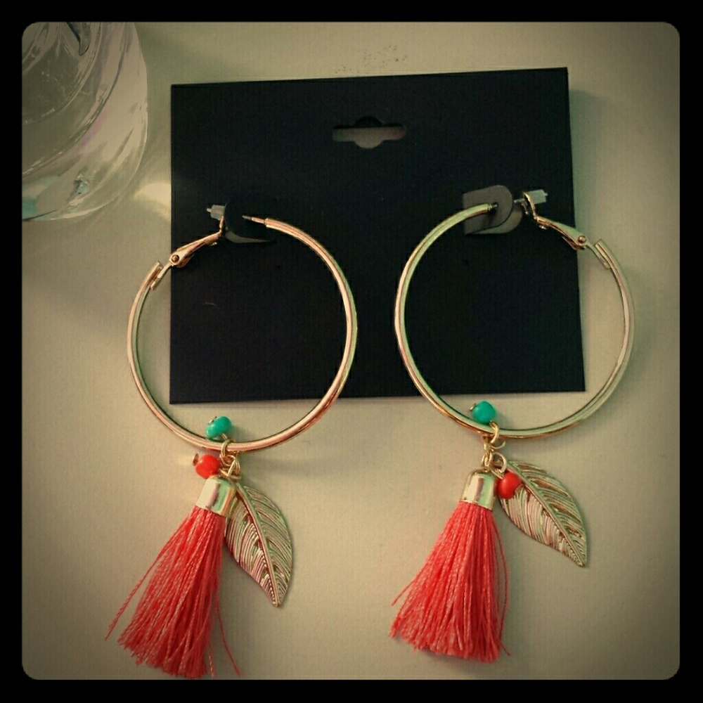 **BNWT**goldtone tassel earrings