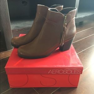 Aerosoles Brown Zip Booties size 8.5.
